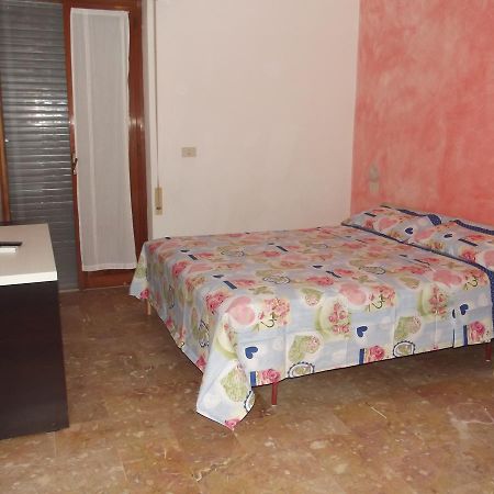 Hotel Sabbia D'Oro Pineto Eksteriør billede