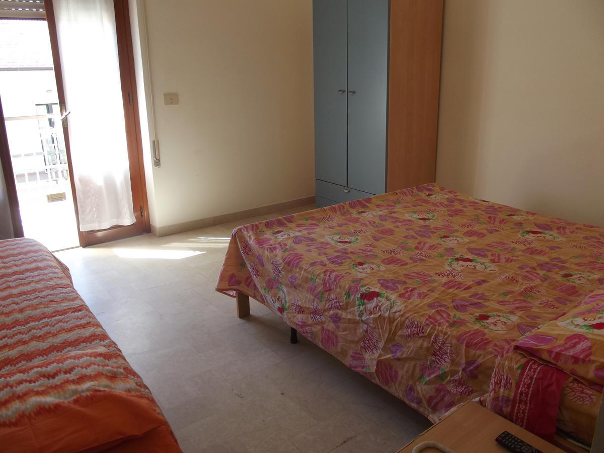 Hotel Sabbia D'Oro Pineto Eksteriør billede