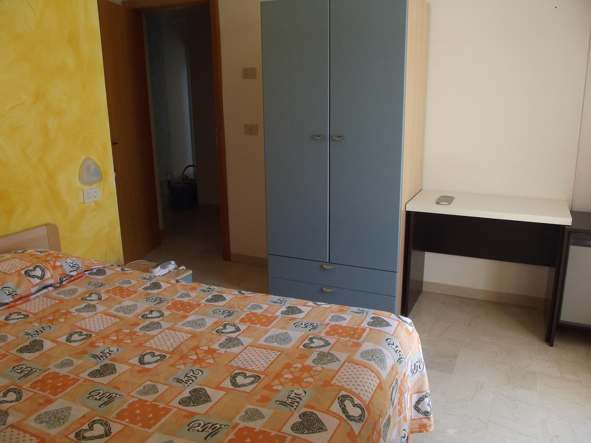 Hotel Sabbia D'Oro Pineto Eksteriør billede