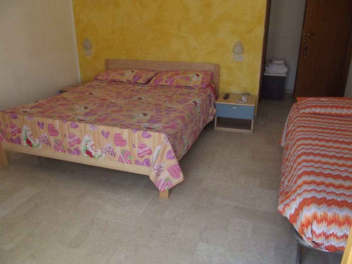 Hotel Sabbia D'Oro Pineto Eksteriør billede